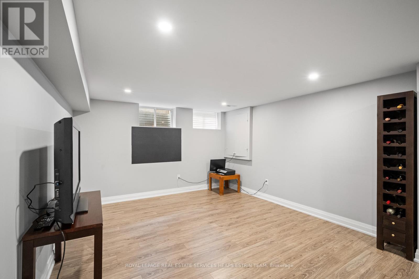 












7 FOREST PATH COURT

,
Toronto,




Ontario
M9V1L4

