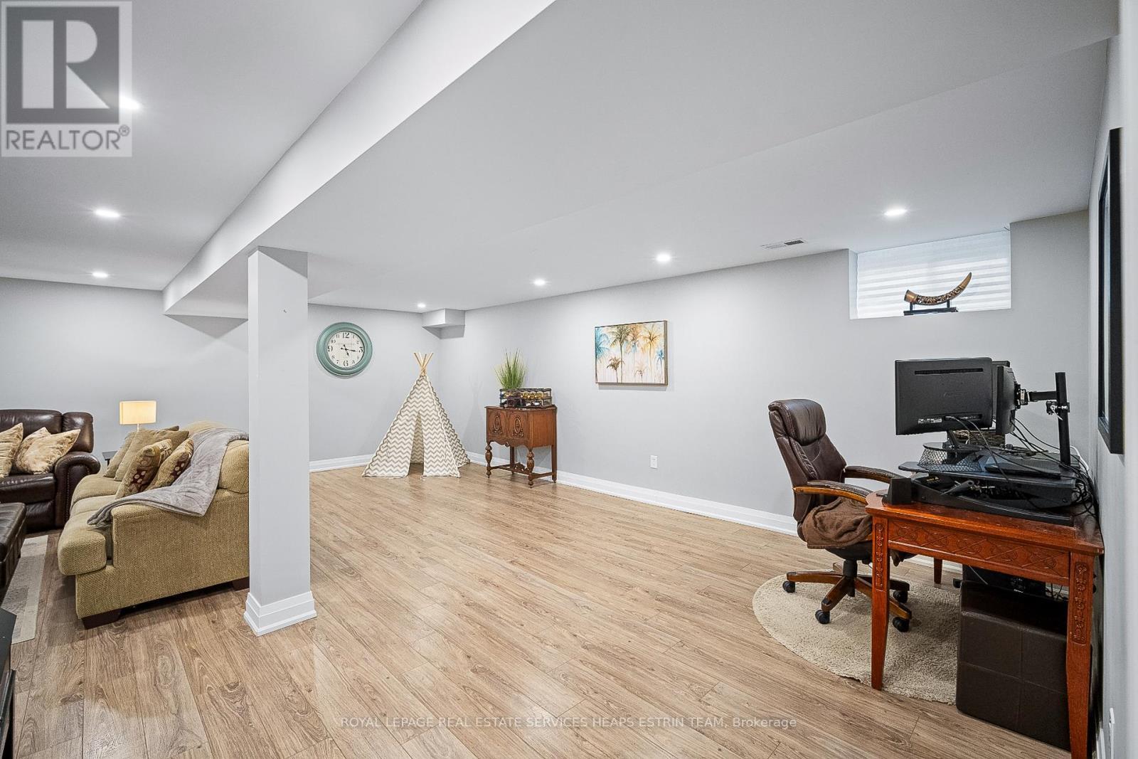 












7 FOREST PATH COURT

,
Toronto,




Ontario
M9V1L4

