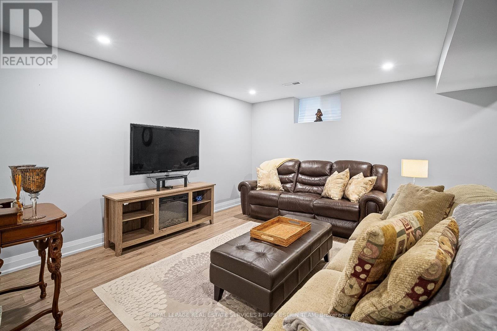 












7 FOREST PATH COURT

,
Toronto,




Ontario
M9V1L4

