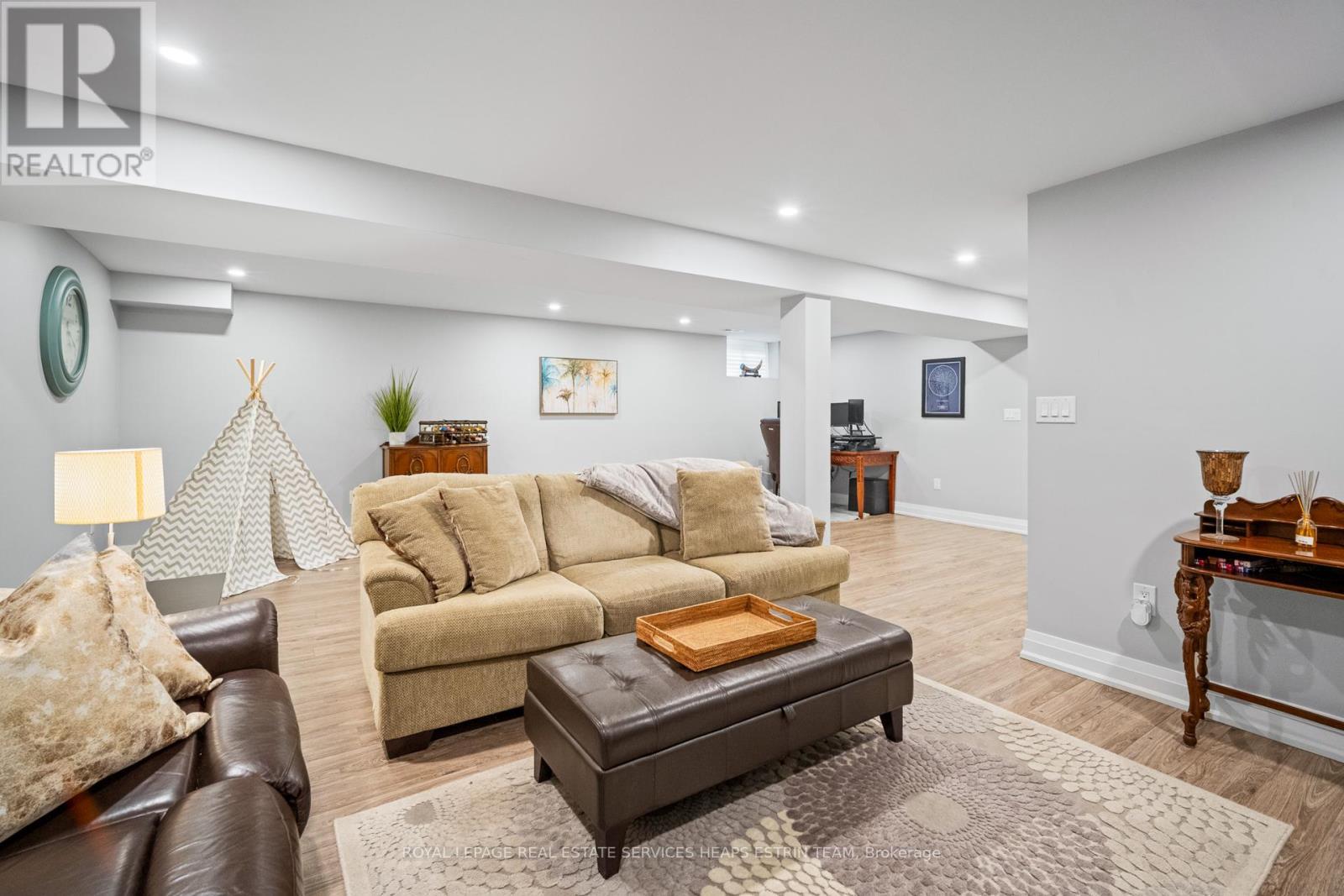 












7 FOREST PATH COURT

,
Toronto,




Ontario
M9V1L4

