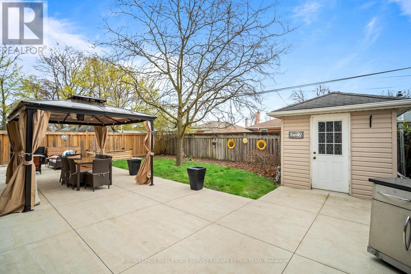 












7 FOREST PATH COURT

,
Toronto,




Ontario
M9V1L4

