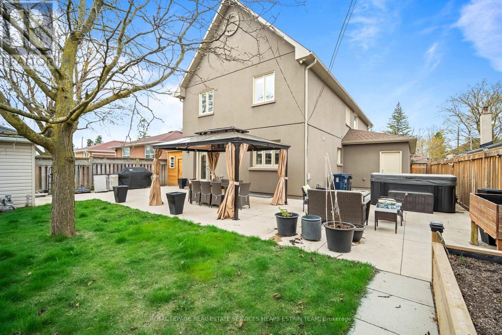 












7 FOREST PATH COURT

,
Toronto,




Ontario
M9V1L4

