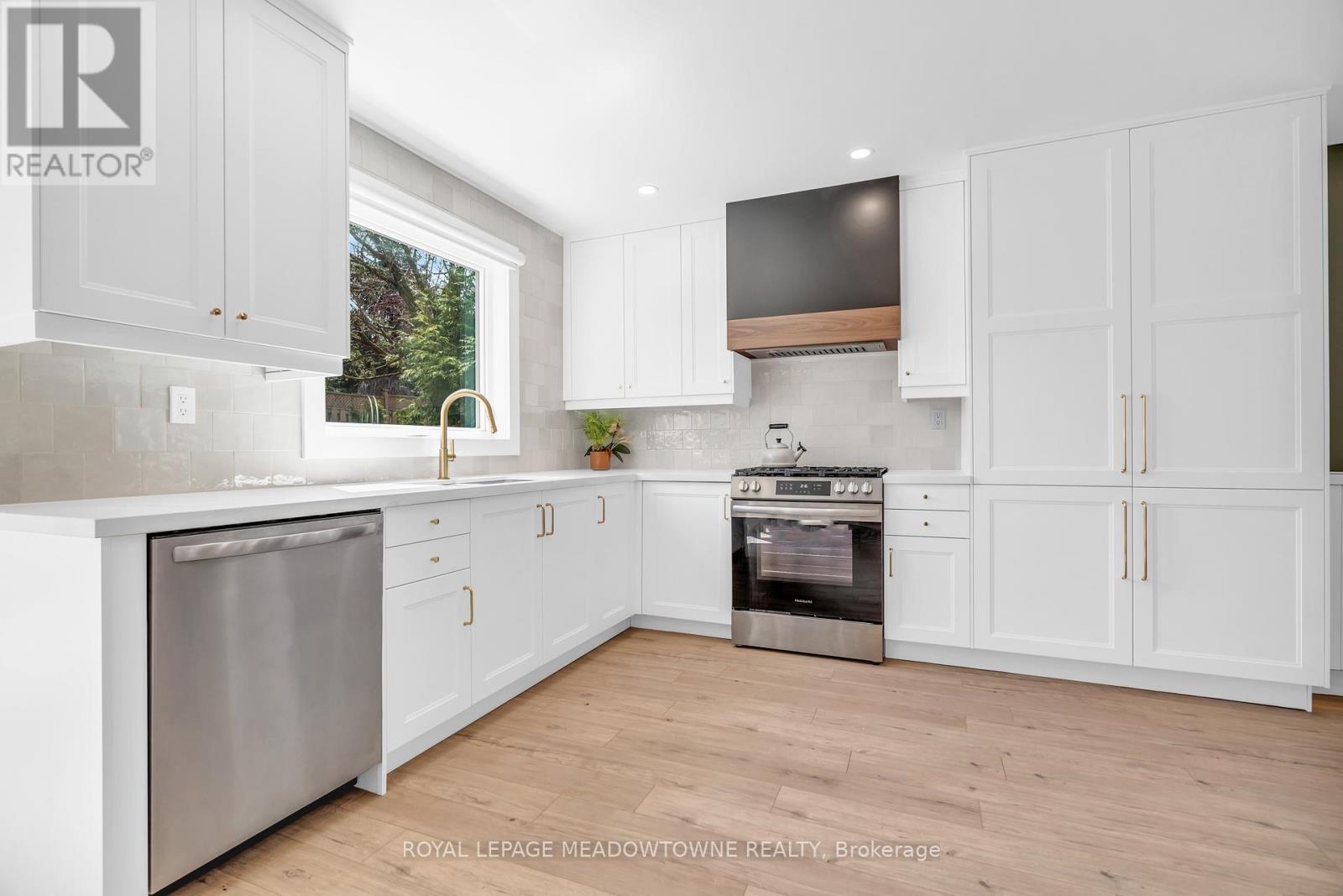 












55 FORESTVIEW DRIVE

,
Cambridge,




Ontario
N1T1V1

