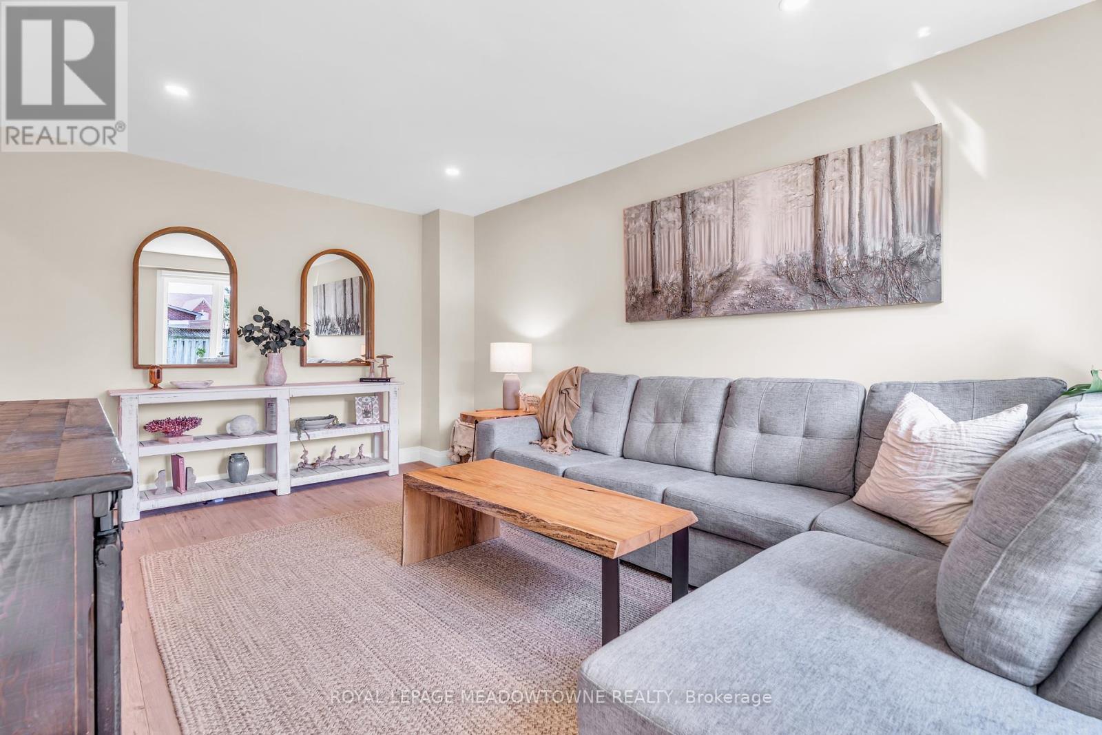 












55 FORESTVIEW DRIVE

,
Cambridge,




Ontario
N1T1V1

