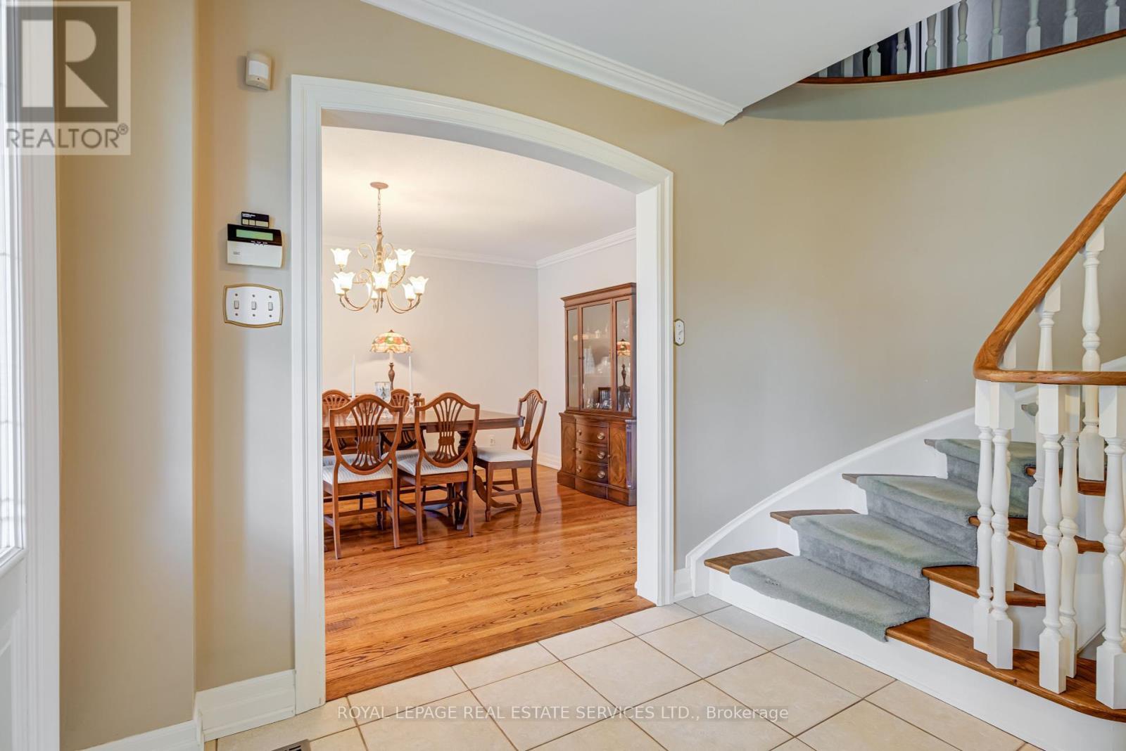












716 CAMERON COURT

,
Mississauga,




Ontario
L5C3B9

