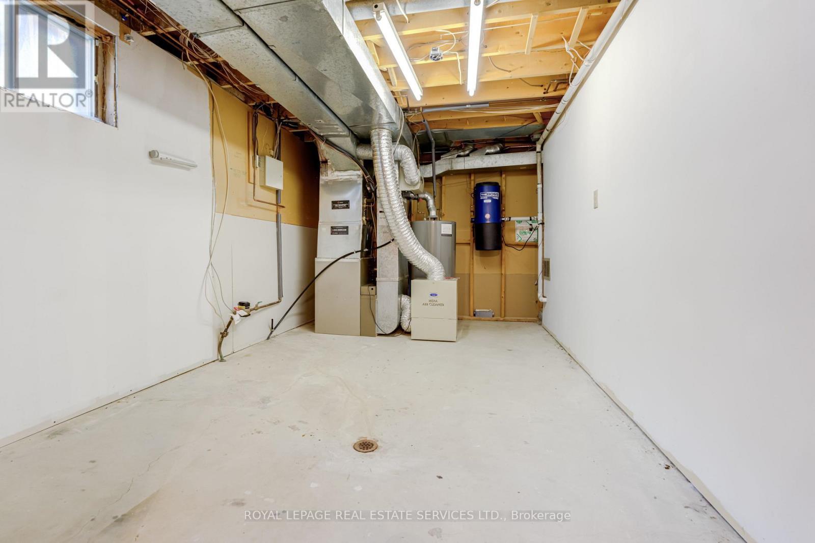 












716 CAMERON COURT

,
Mississauga,




Ontario
L5C3B9

