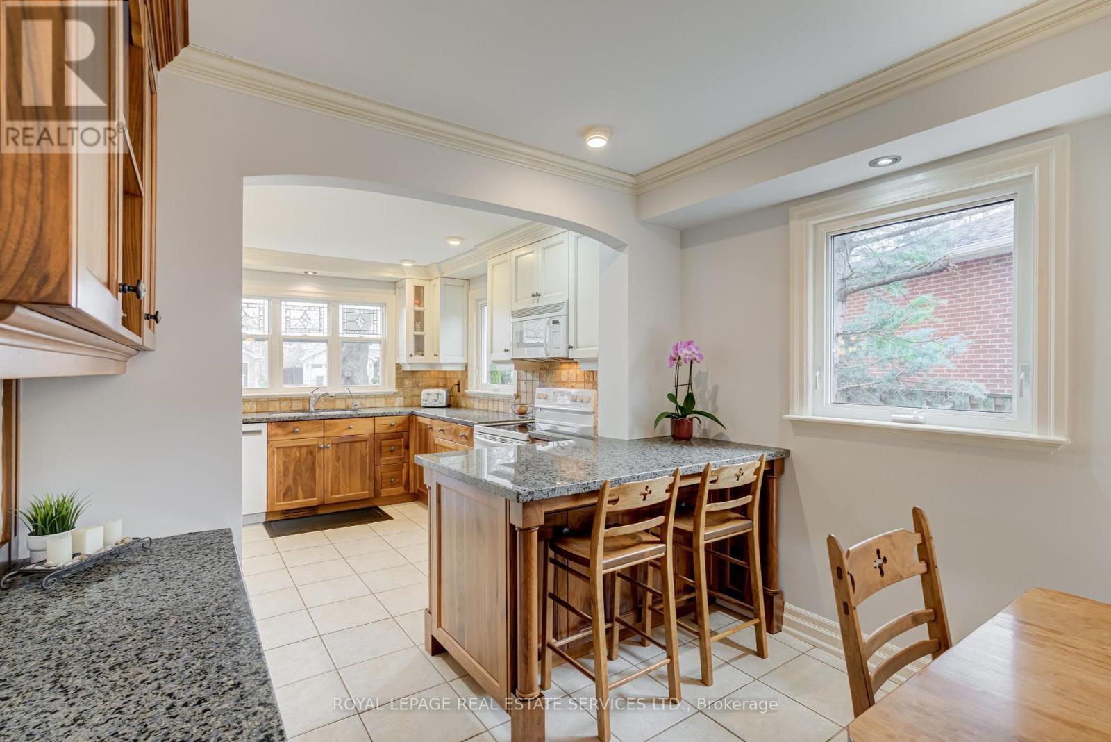 












716 CAMERON COURT

,
Mississauga,




Ontario
L5C3B9

