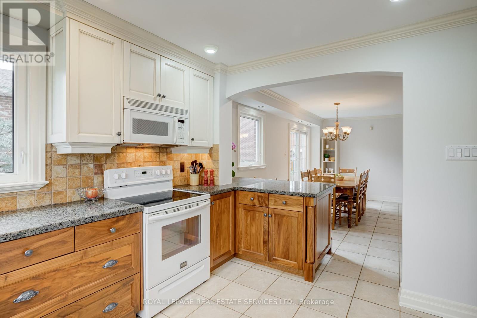












716 CAMERON COURT

,
Mississauga,




Ontario
L5C3B9

