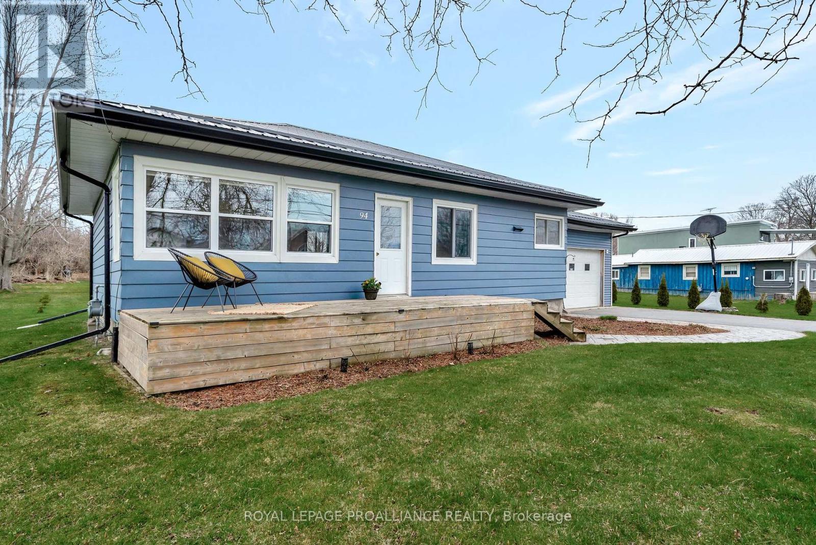 












94 MAIN STREET

,
Prince Edward County (Wellington Ward),




Ontario
K0K3L0

