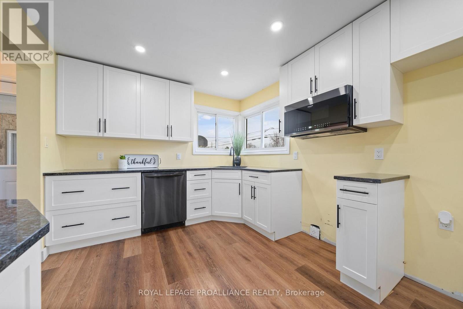 












94 MAIN STREET

,
Prince Edward County (Wellington Ward),




Ontario
K0K3L0

