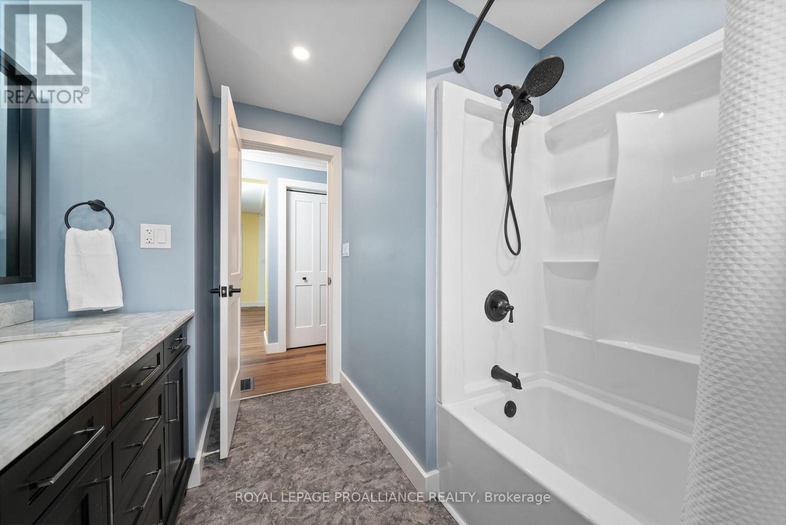 












94 MAIN STREET

,
Prince Edward County (Wellington Ward),




Ontario
K0K3L0

