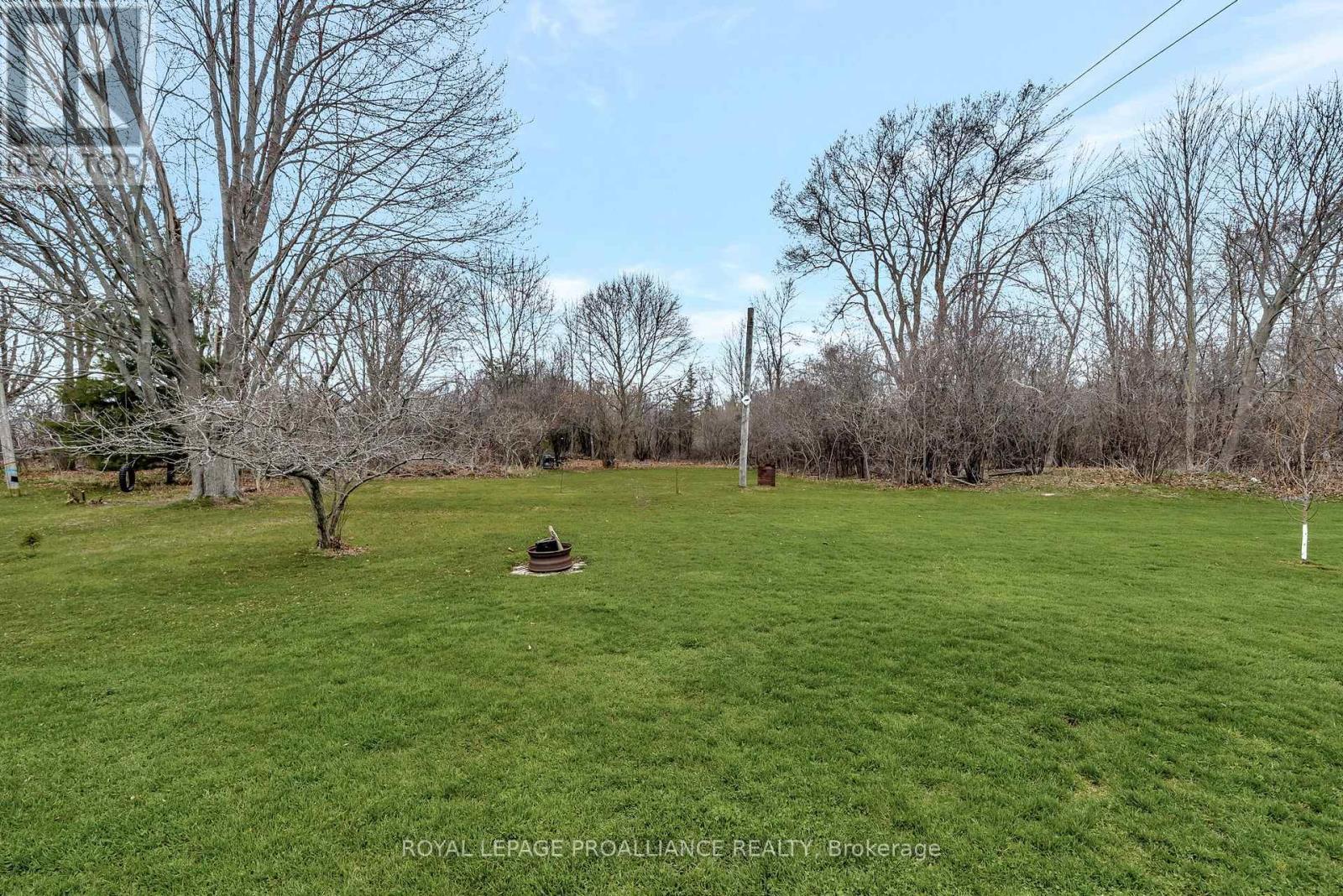 












94 MAIN STREET

,
Prince Edward County (Wellington Ward),




Ontario
K0K3L0

