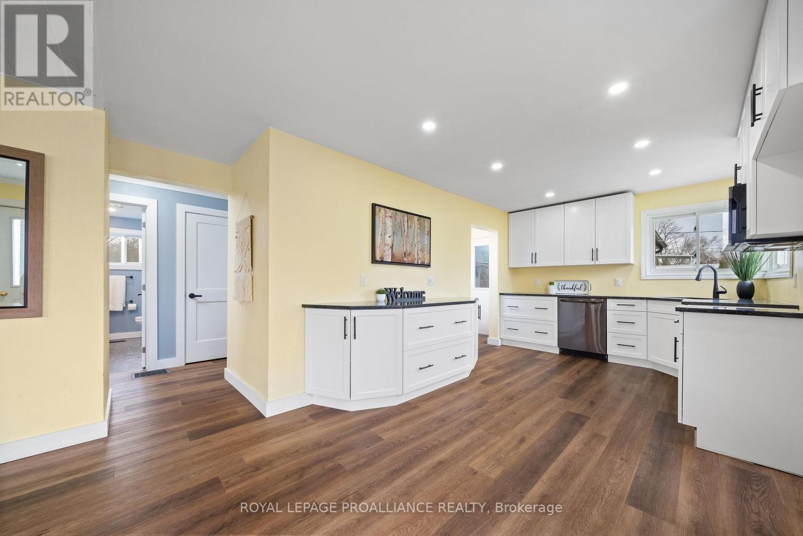 












94 MAIN STREET

,
Prince Edward County (Wellington Ward),




Ontario
K0K3L0

