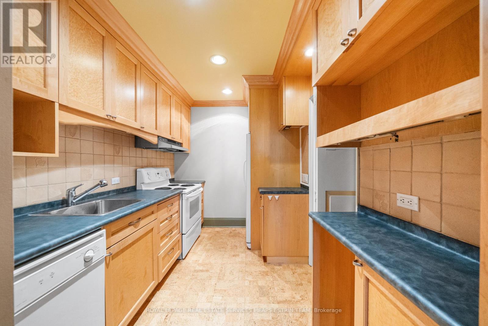 












483 ST CLEMENTS AVENUE

,
Toronto,




Ontario
M5N1M3

