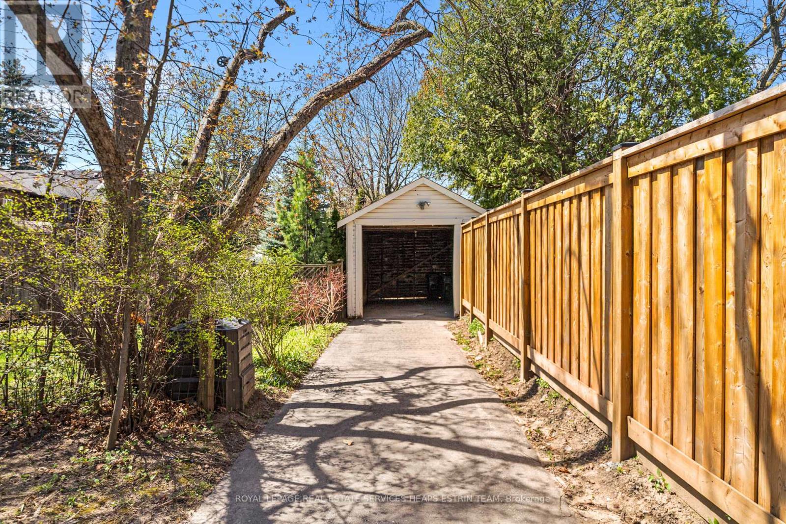 












483 ST CLEMENTS AVENUE

,
Toronto,




Ontario
M5N1M3

