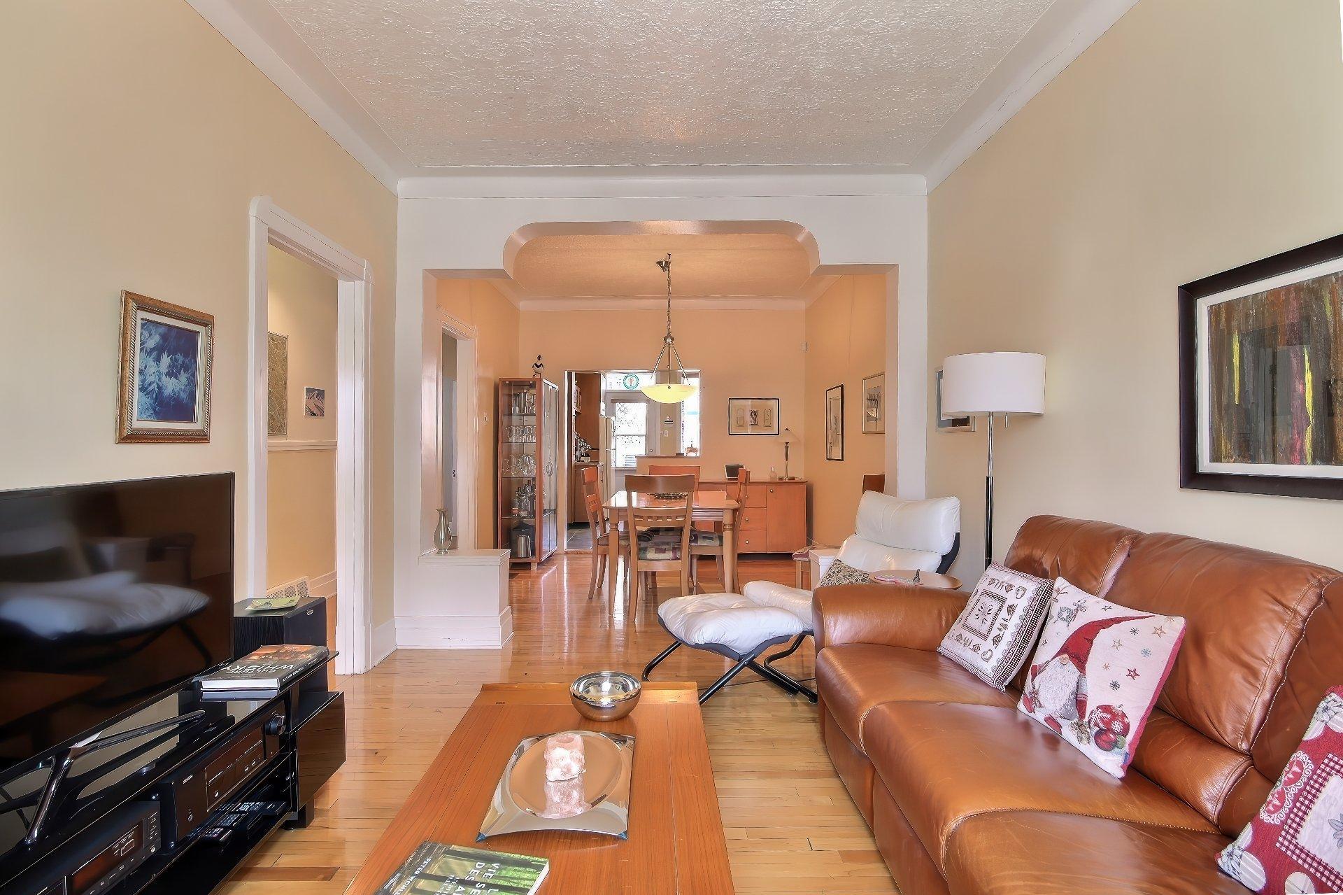 









5439

 - 5441


16e Avenue

,
Montréal (Rosemont/La Petite-Patrie),




QC
H1X2S4

