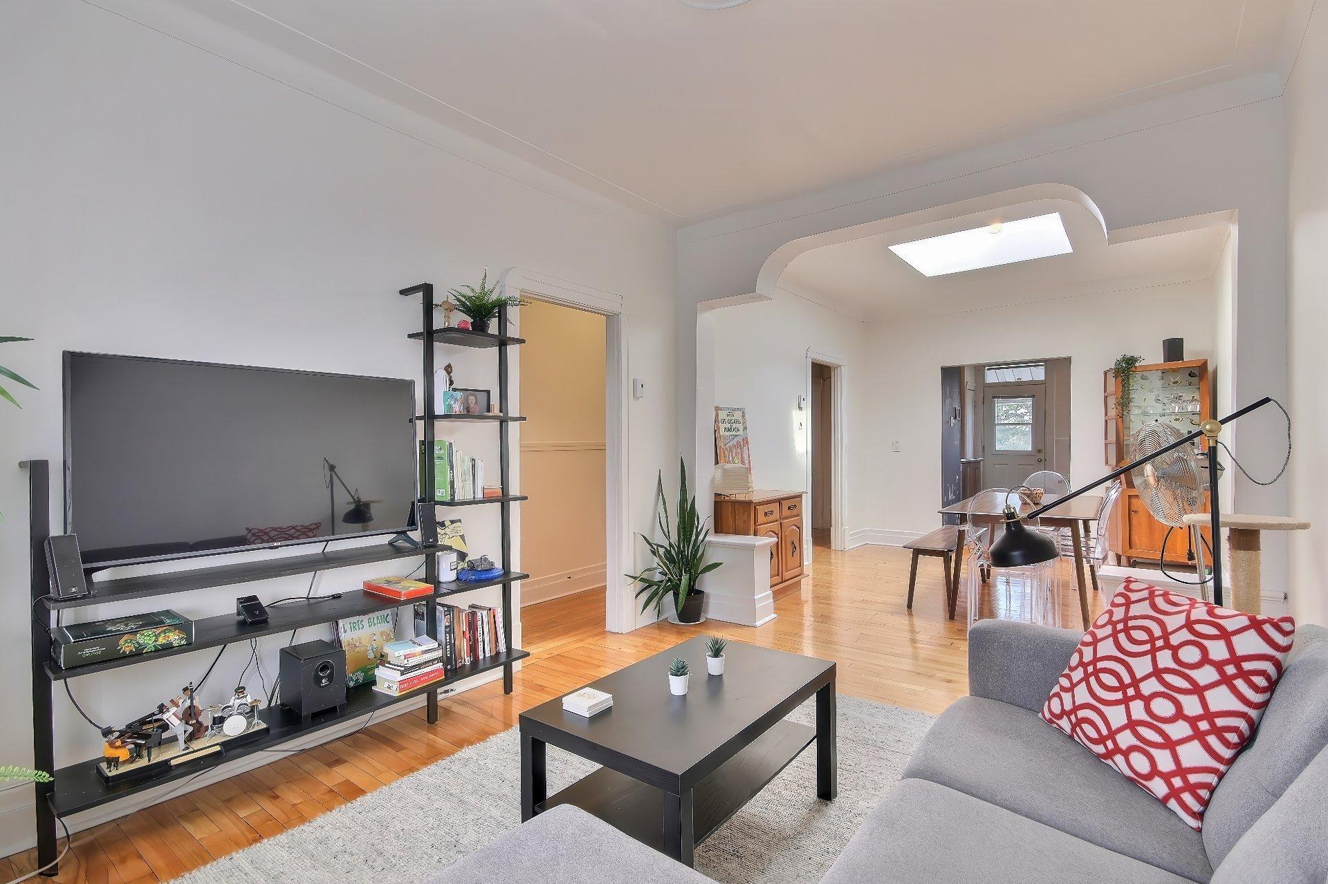 









5439

 - 5441


16e Avenue

,
Montréal (Rosemont/La Petite-Patrie),




QC
H1X2S4

