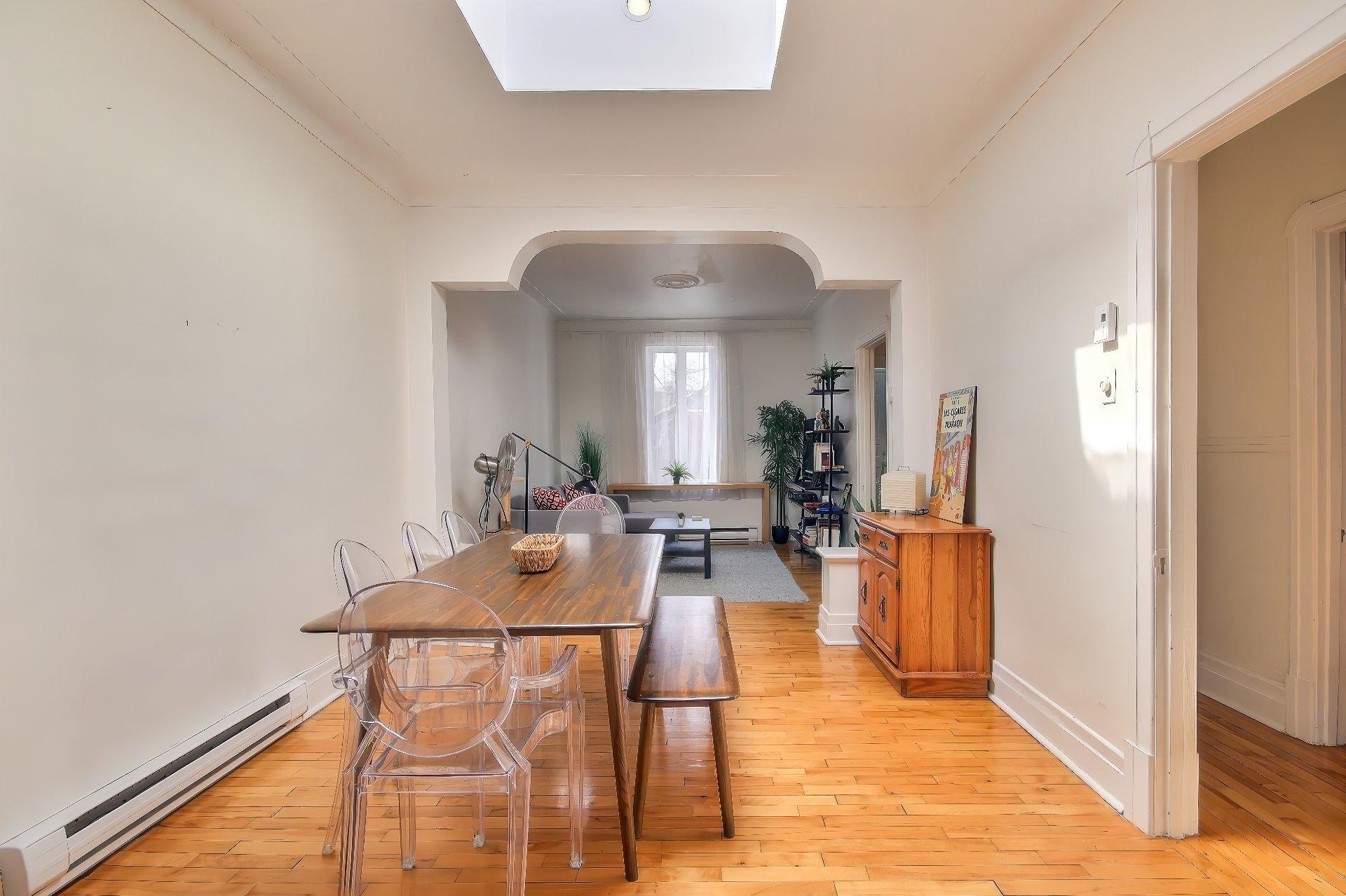 









5439

 - 5441


16e Avenue

,
Montréal (Rosemont/La Petite-Patrie),




QC
H1X2S4

