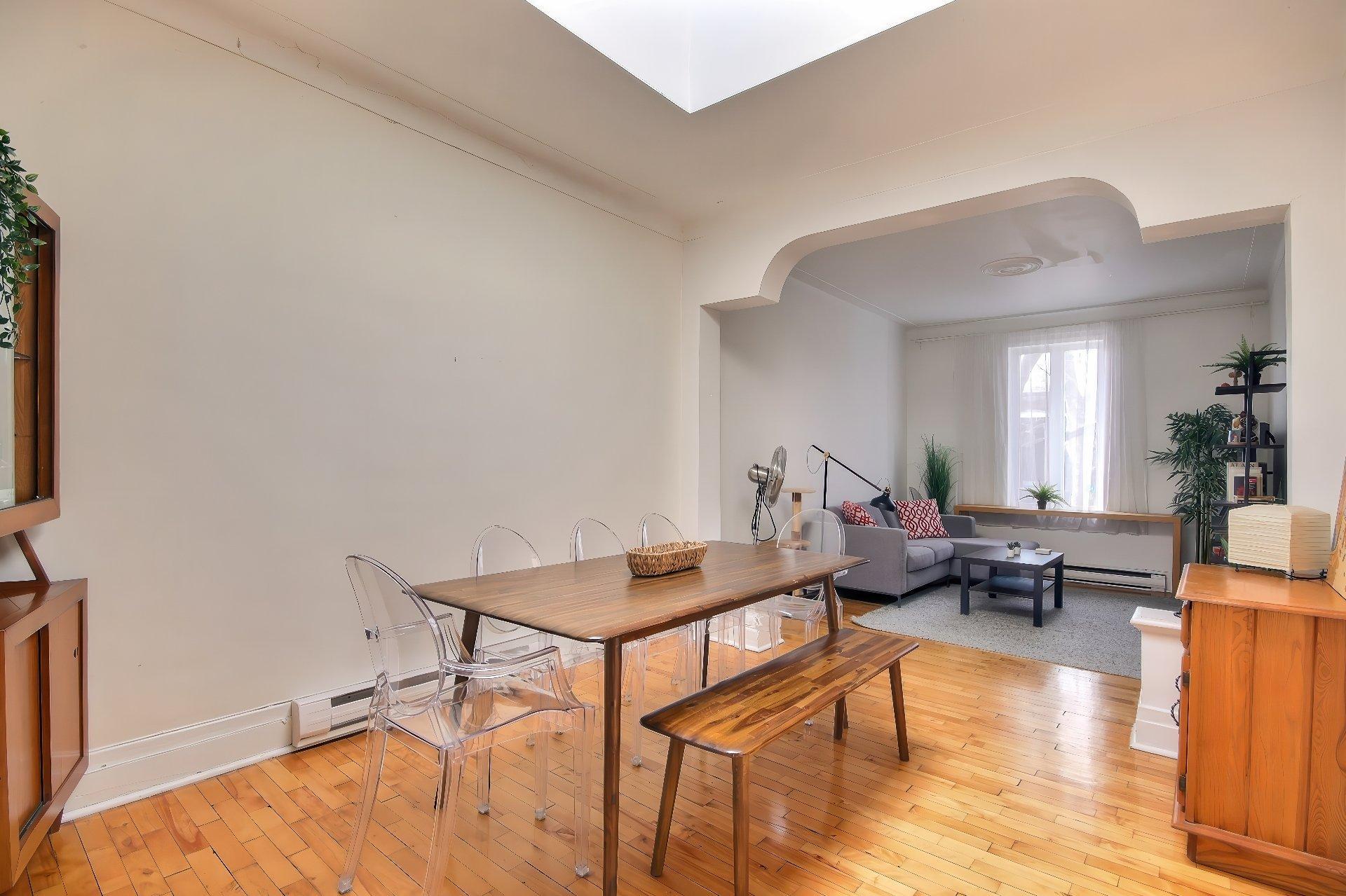 









5439

 - 5441


16e Avenue

,
Montréal (Rosemont/La Petite-Patrie),




QC
H1X2S4

