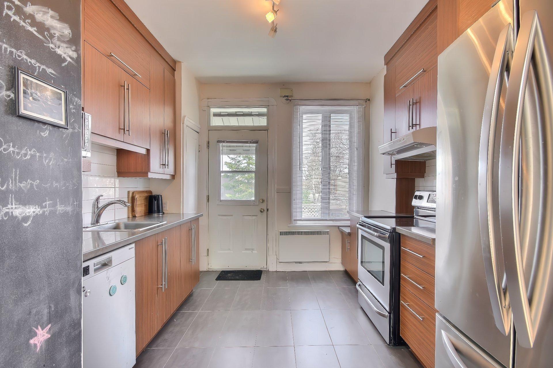 









5439

 - 5441


16e Avenue

,
Montréal (Rosemont/La Petite-Patrie),




QC
H1X2S4

