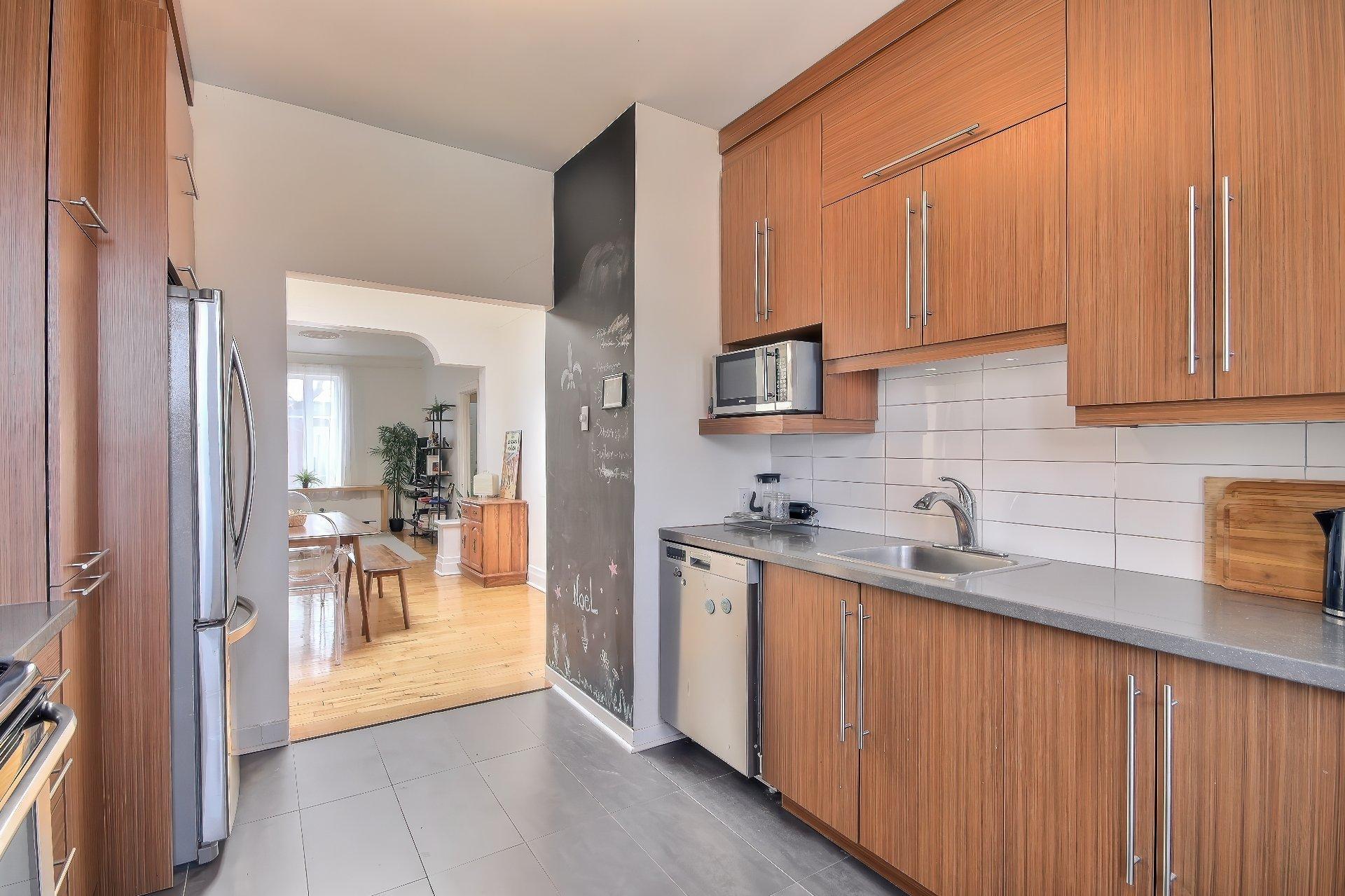









5439

 - 5441


16e Avenue

,
Montréal (Rosemont/La Petite-Patrie),




QC
H1X2S4

