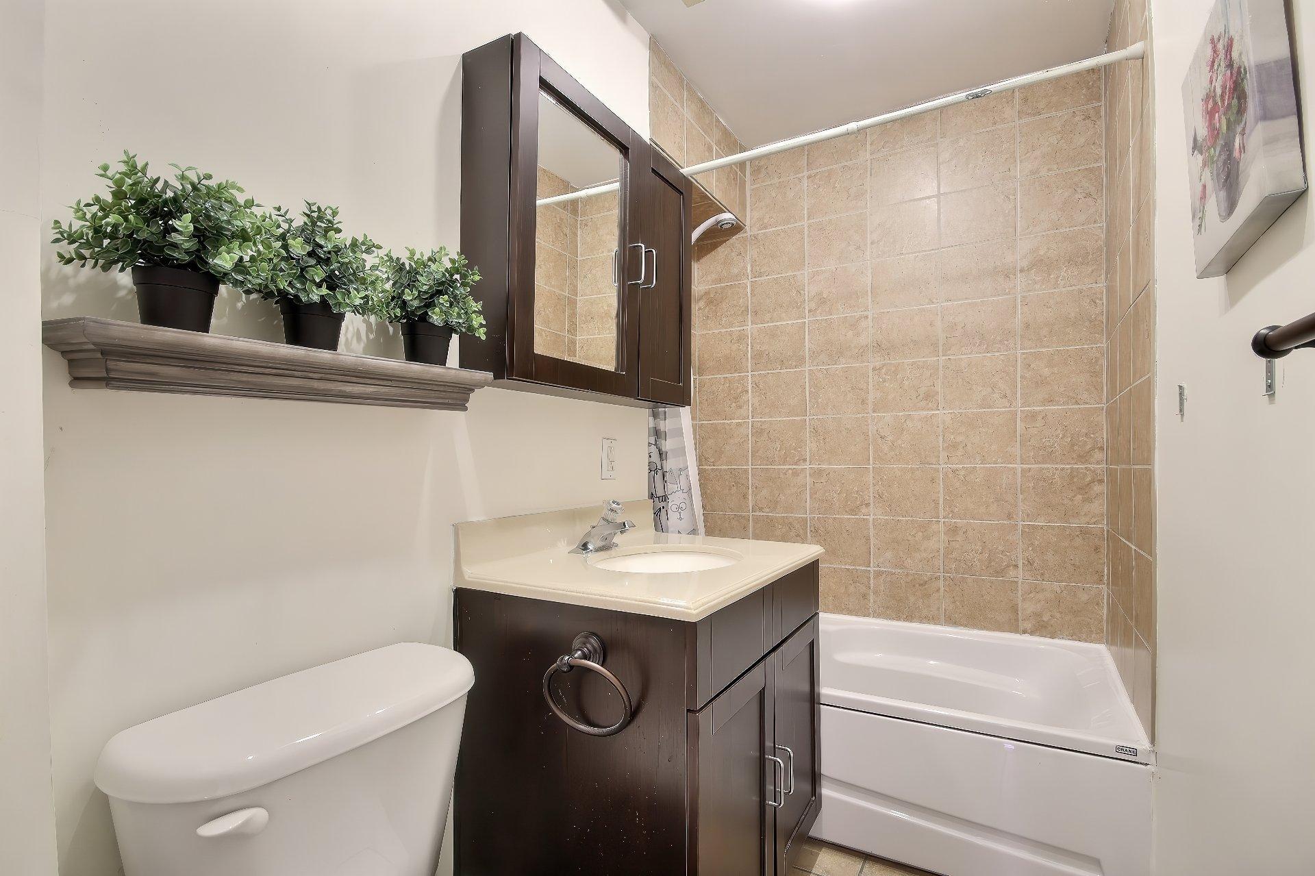 









5439

 - 5441


16e Avenue

,
Montréal (Rosemont/La Petite-Patrie),




QC
H1X2S4

