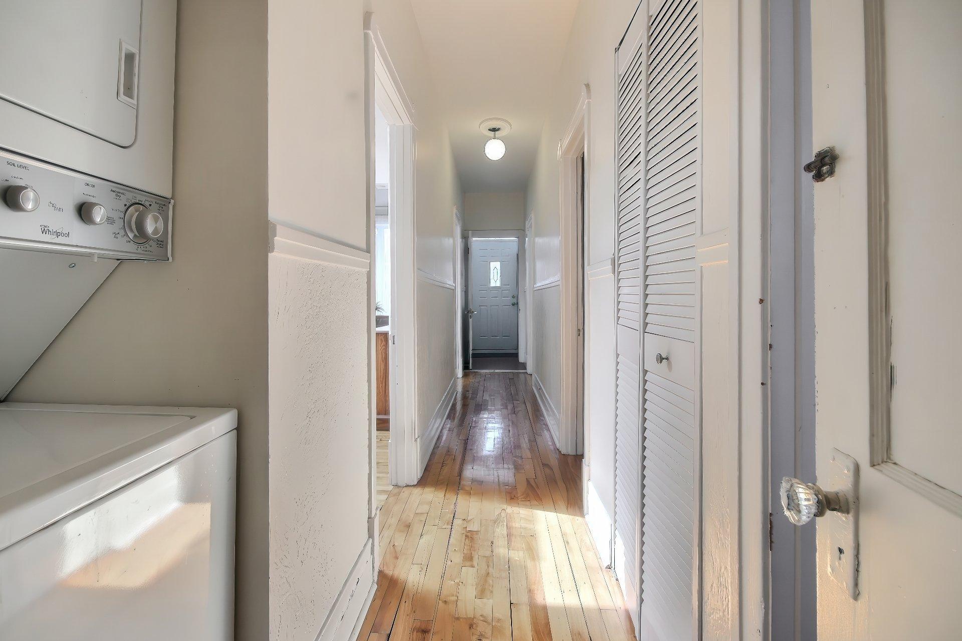 









5439

 - 5441


16e Avenue

,
Montréal (Rosemont/La Petite-Patrie),




QC
H1X2S4

