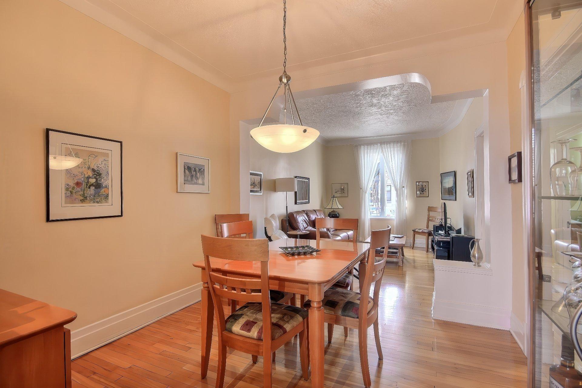 









5439

 - 5441


16e Avenue

,
Montréal (Rosemont/La Petite-Patrie),




QC
H1X2S4

