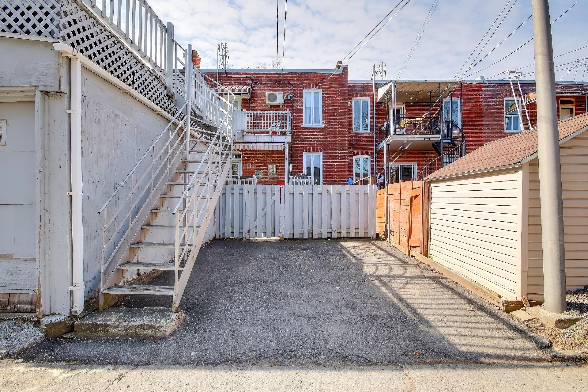 









5439

 - 5441


16e Avenue

,
Montréal (Rosemont/La Petite-Patrie),




QC
H1X2S4


