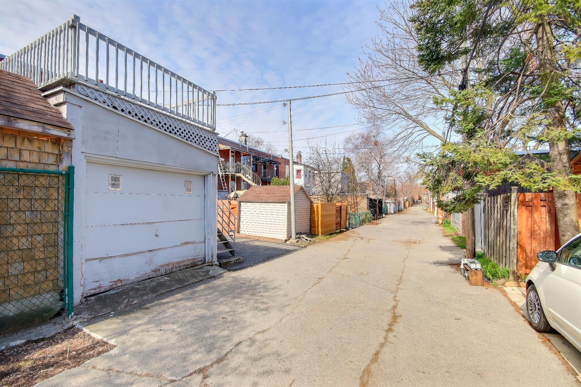 









5439

 - 5441


16e Avenue

,
Montréal (Rosemont/La Petite-Patrie),




QC
H1X2S4

