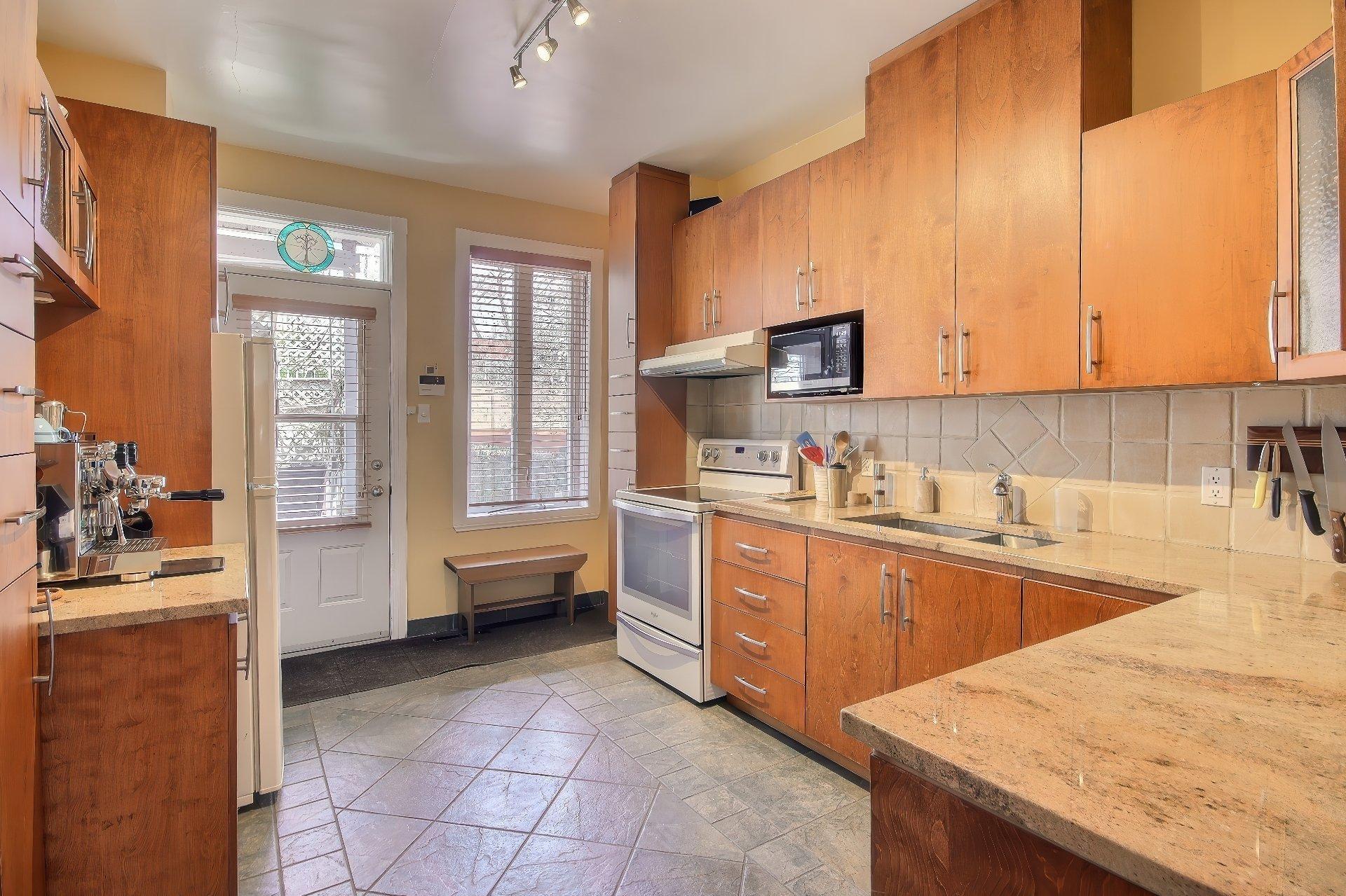 









5439

 - 5441


16e Avenue

,
Montréal (Rosemont/La Petite-Patrie),




QC
H1X2S4

