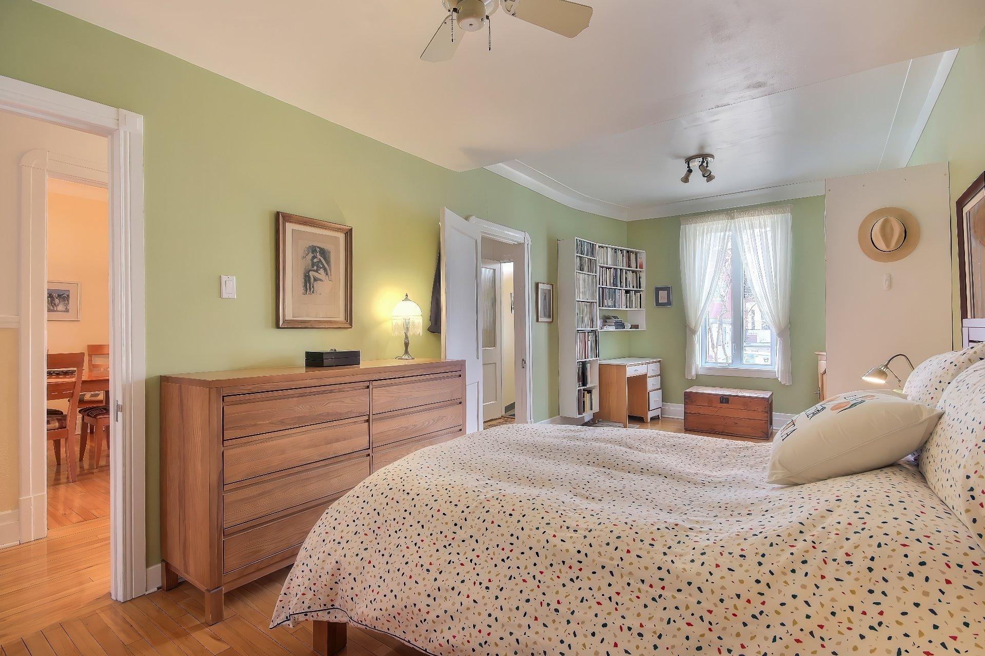 









5439

 - 5441


16e Avenue

,
Montréal (Rosemont/La Petite-Patrie),




QC
H1X2S4

