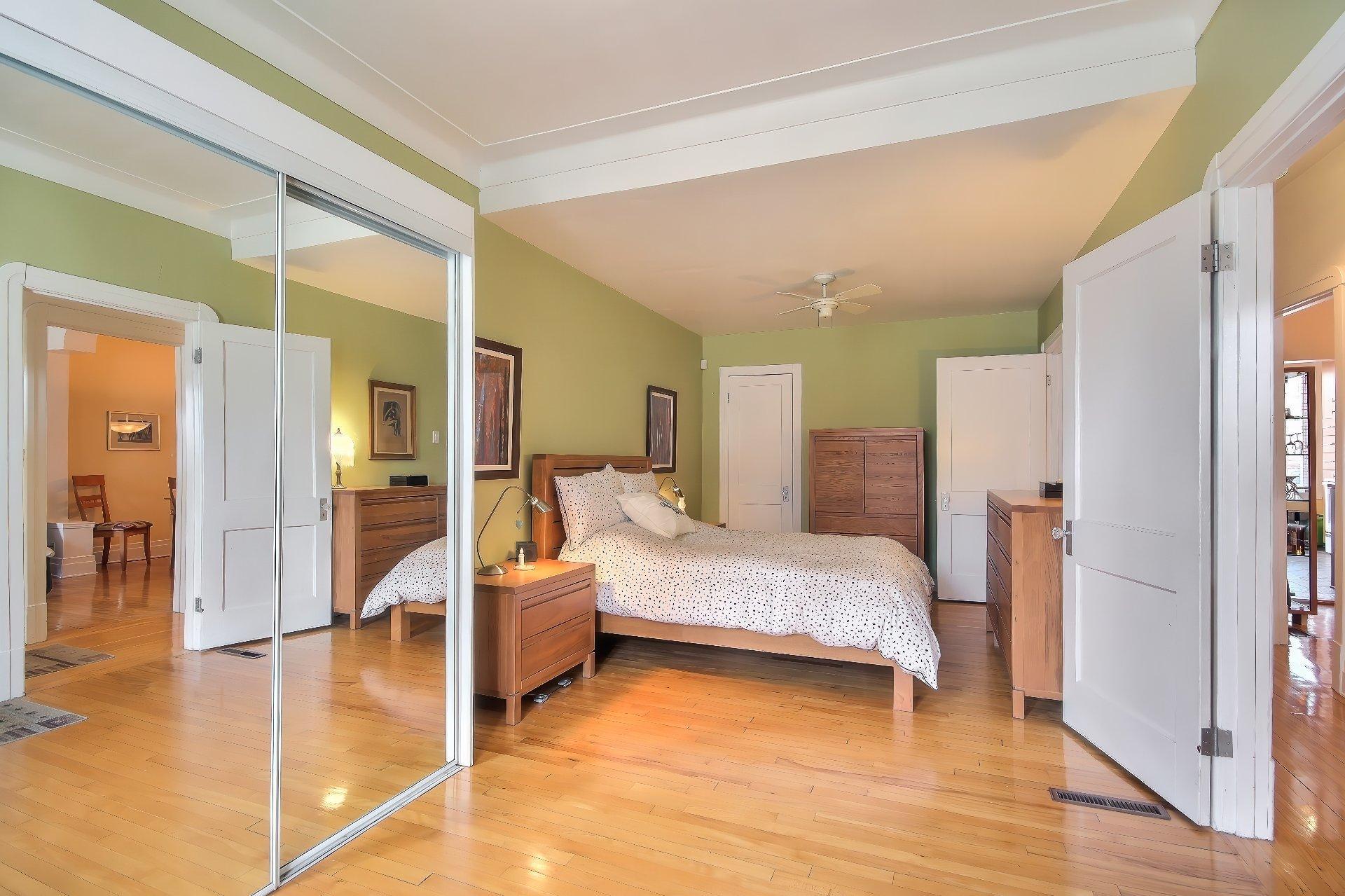 









5439

 - 5441


16e Avenue

,
Montréal (Rosemont/La Petite-Patrie),




QC
H1X2S4

