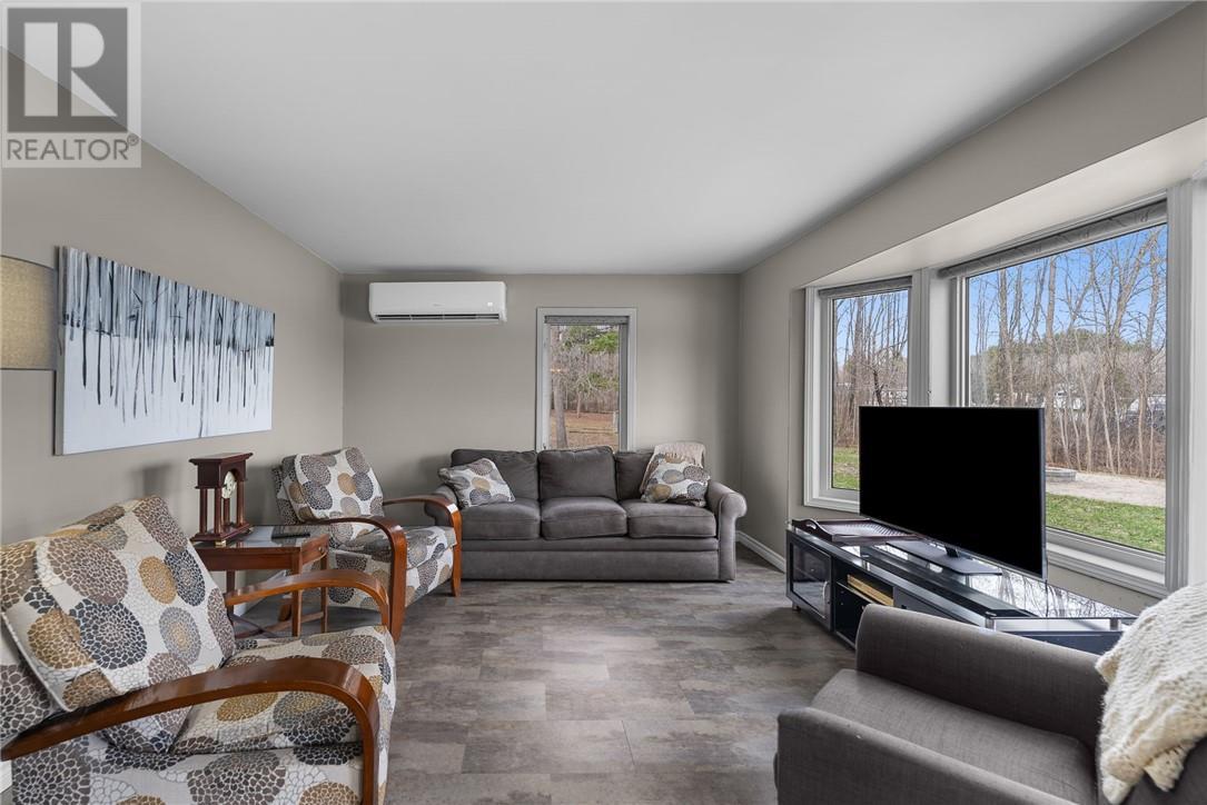 












176 Kring Road

,
Spanish,




Ontario
P0P2E0

