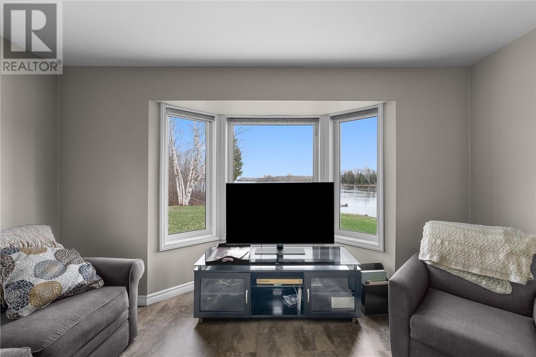 












176 Kring Road

,
Spanish,




Ontario
P0P2E0

