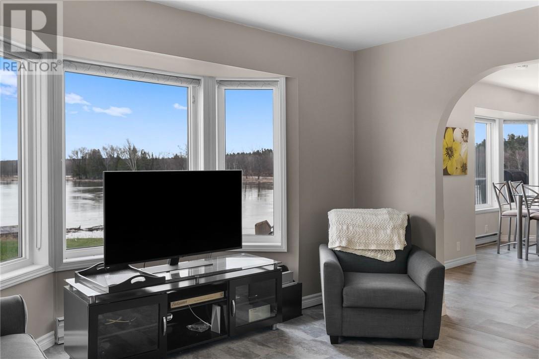 












176 Kring Road

,
Spanish,




Ontario
P0P2E0

