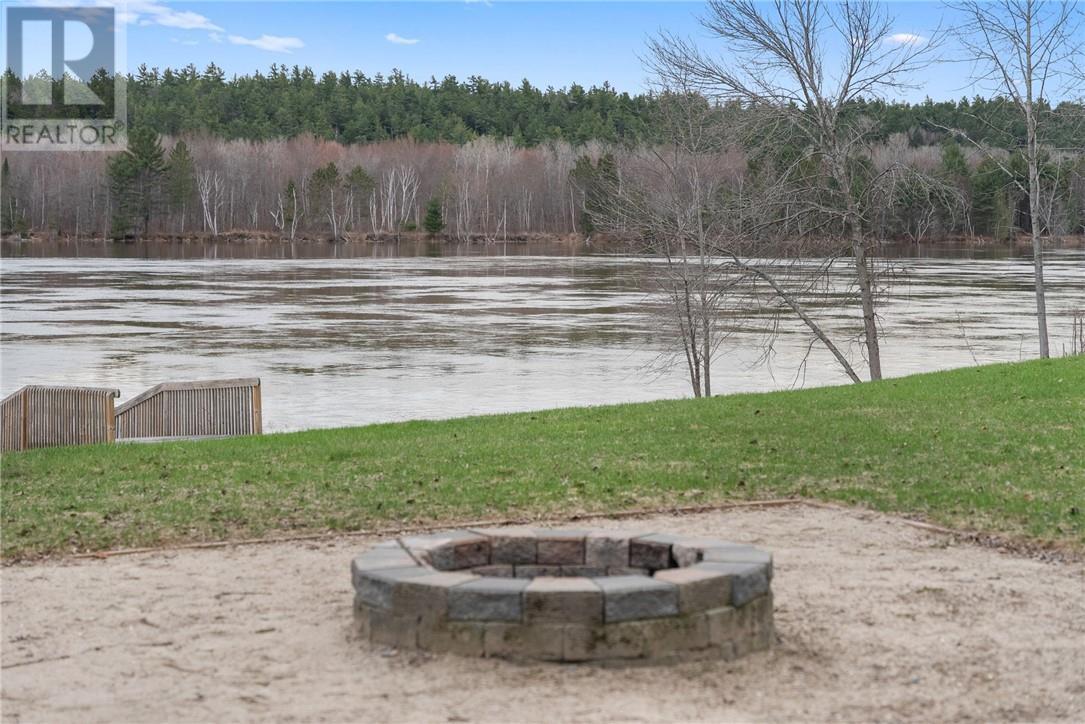 












176 Kring Road

,
Spanish,




Ontario
P0P2E0

