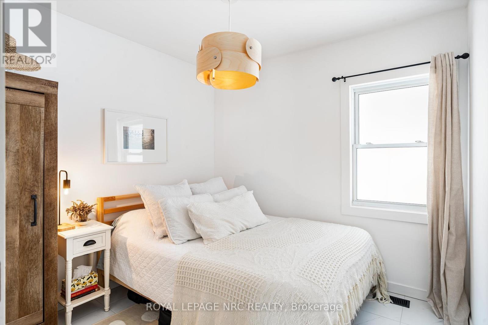 












37 LOCK STREET

,
St. Catharines (Port Dalhousie),




Ontario
L2N5B8

