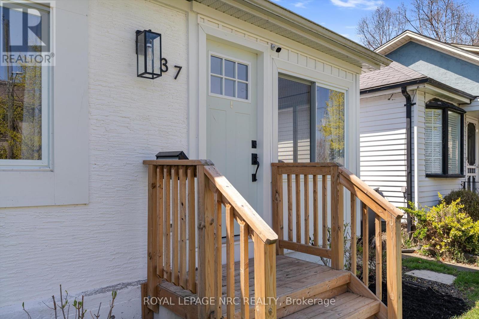 












37 LOCK STREET

,
St. Catharines (Port Dalhousie),




Ontario
L2N5B8


