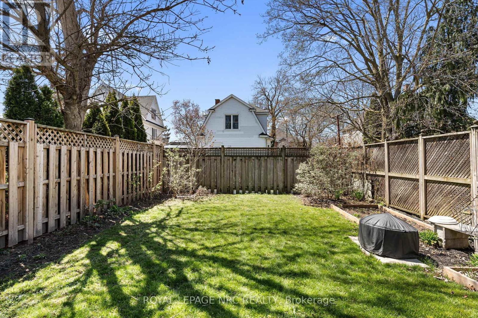 












37 LOCK STREET

,
St. Catharines (Port Dalhousie),




Ontario
L2N5B8

