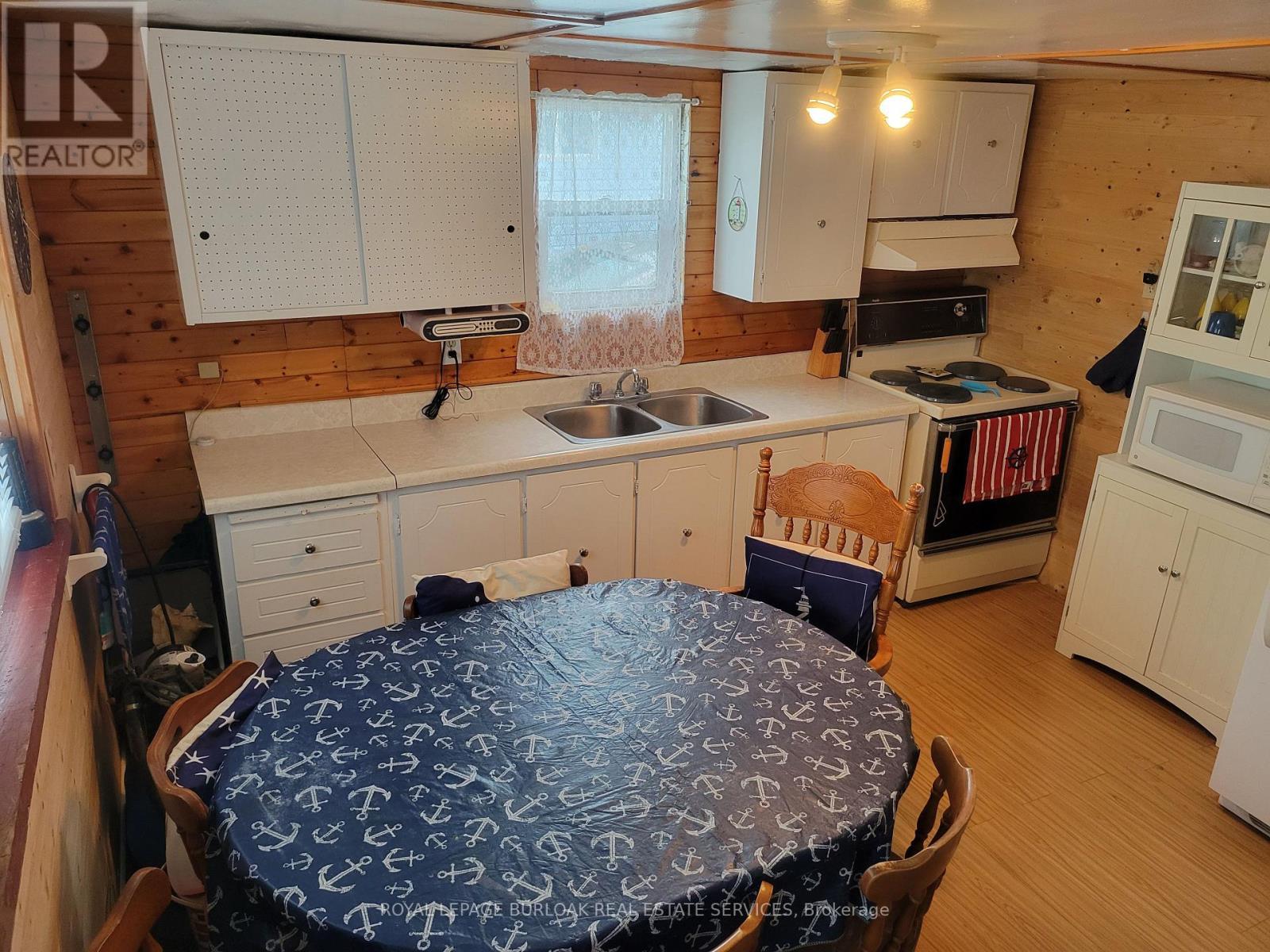 












1072 LAKESHORE ROAD

,
Haldimand,




Ontario
N0A1P0

