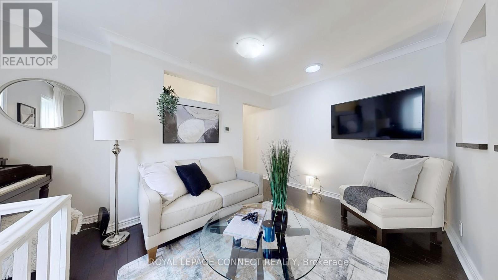 












242 GLEDHILL AVENUE

,
Toronto,




Ontario
M4C5L2


