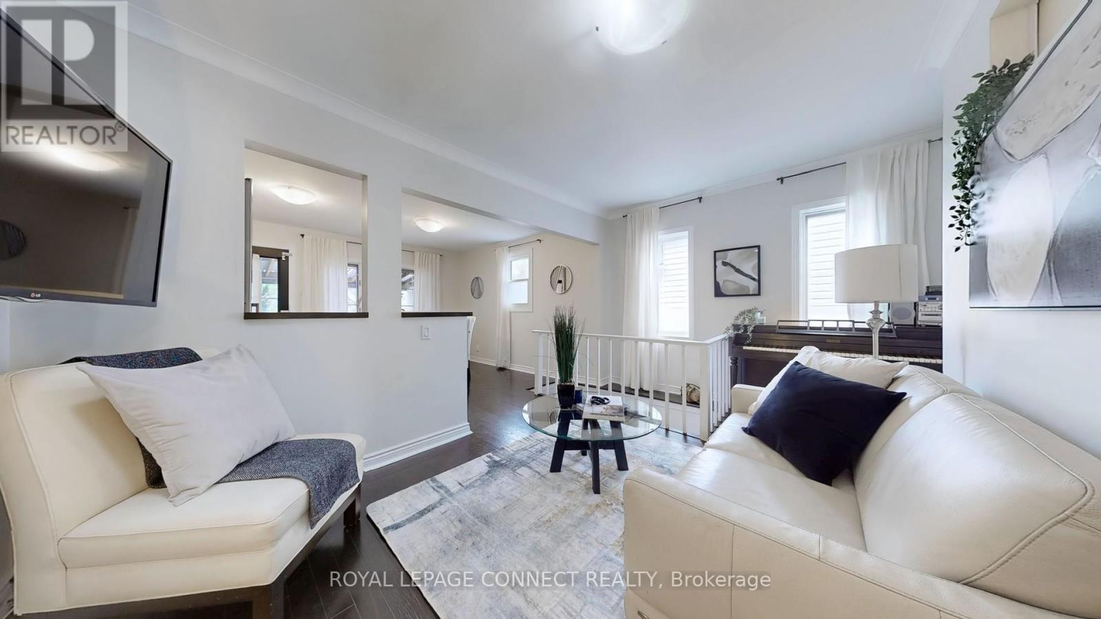 












242 GLEDHILL AVENUE

,
Toronto,




Ontario
M4C5L2

