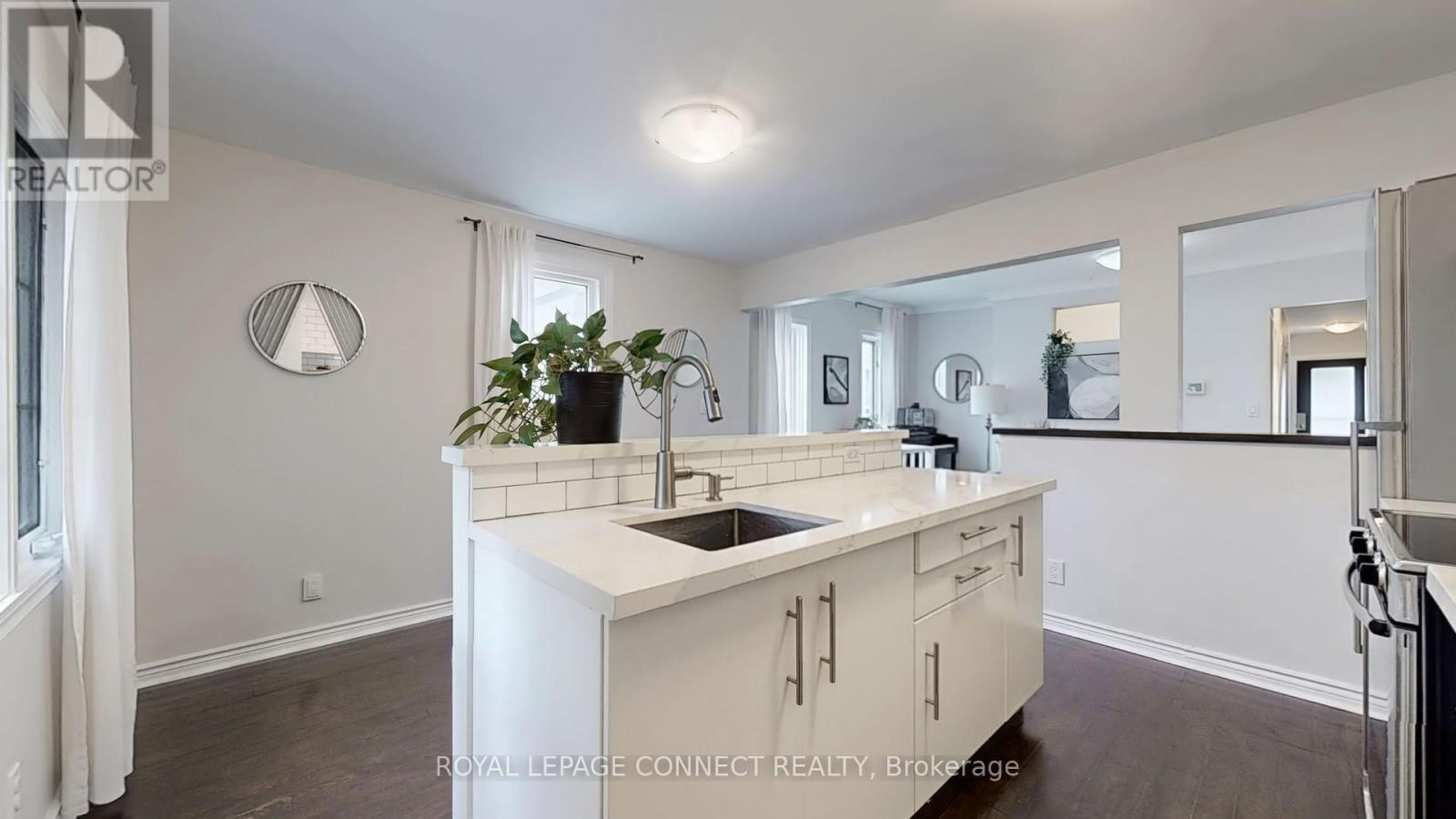 












242 GLEDHILL AVENUE

,
Toronto,




Ontario
M4C5L2

