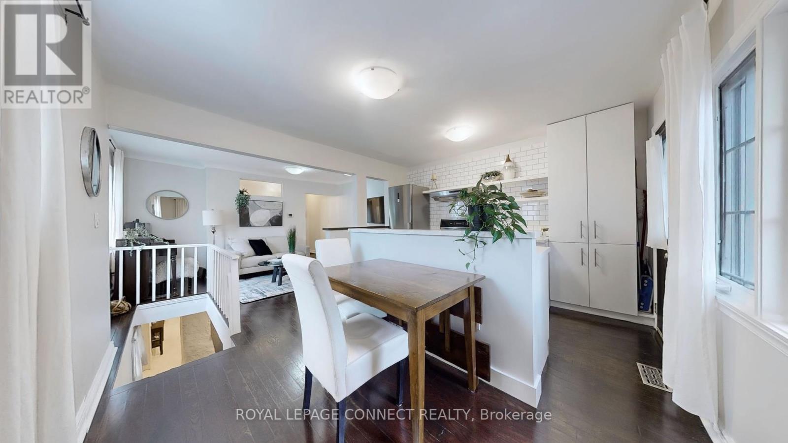 












242 GLEDHILL AVENUE

,
Toronto,




Ontario
M4C5L2

