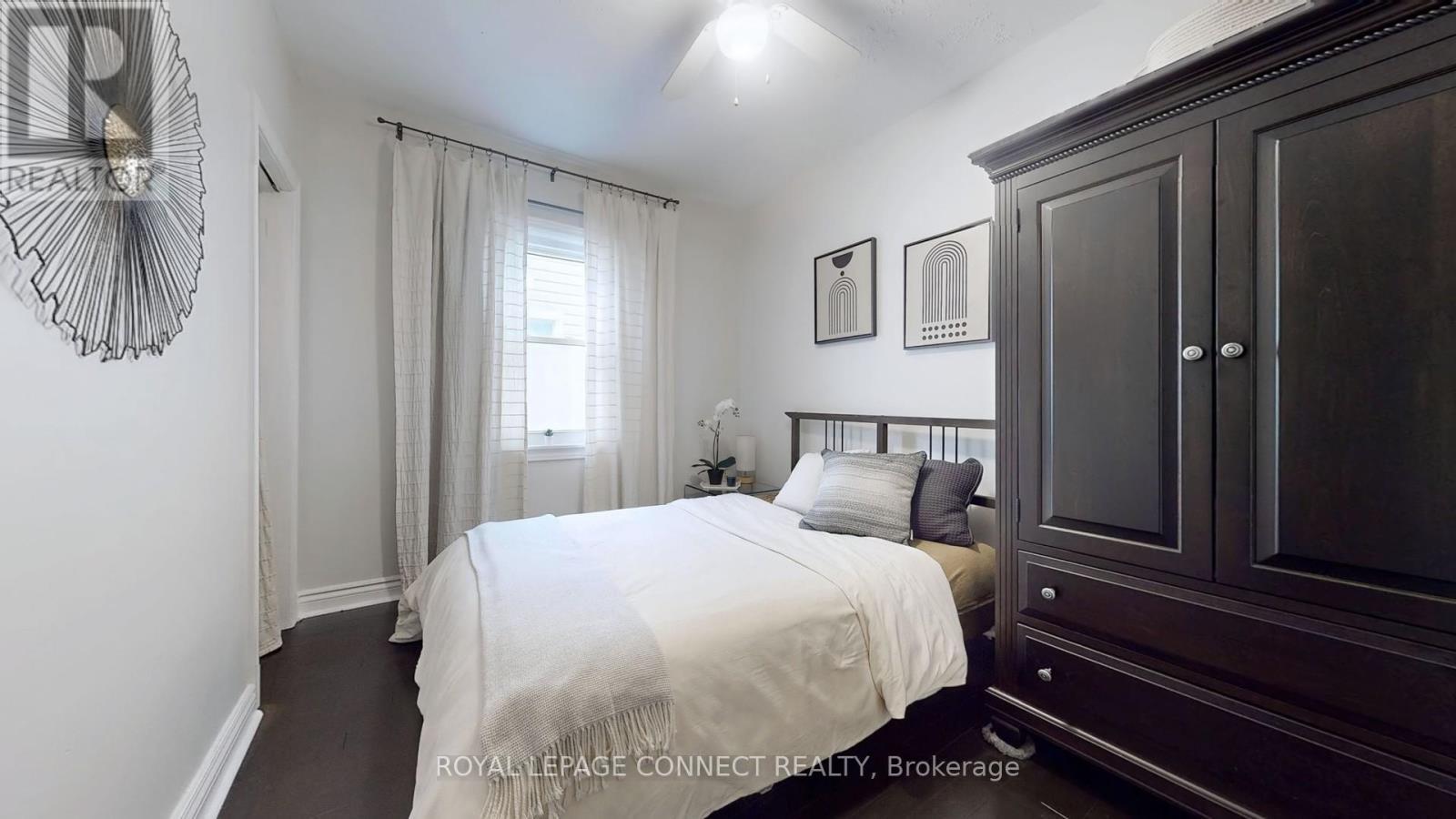 












242 GLEDHILL AVENUE

,
Toronto,




Ontario
M4C5L2

