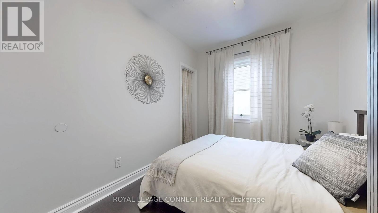 












242 GLEDHILL AVENUE

,
Toronto,




Ontario
M4C5L2

