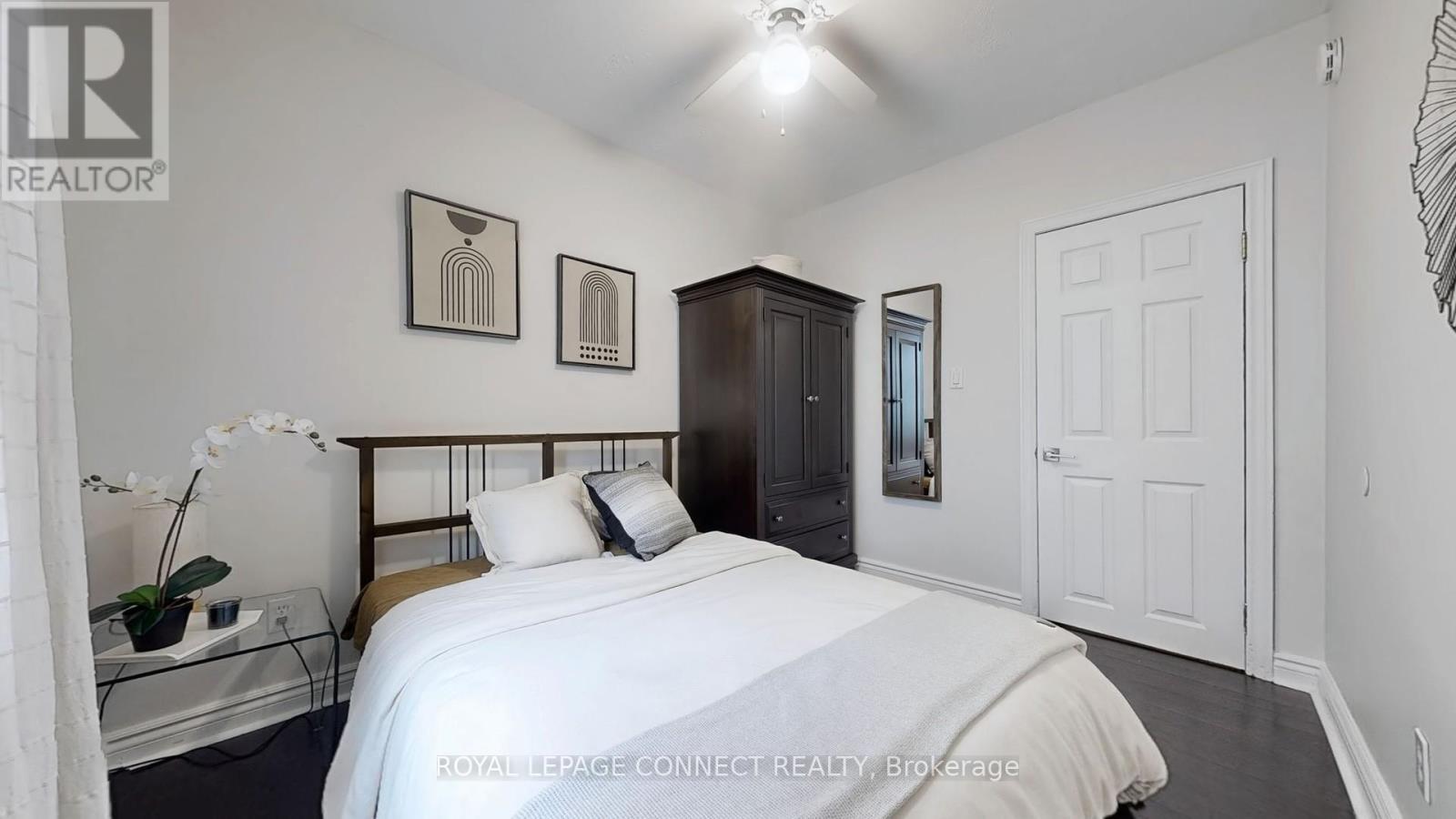 












242 GLEDHILL AVENUE

,
Toronto,




Ontario
M4C5L2

