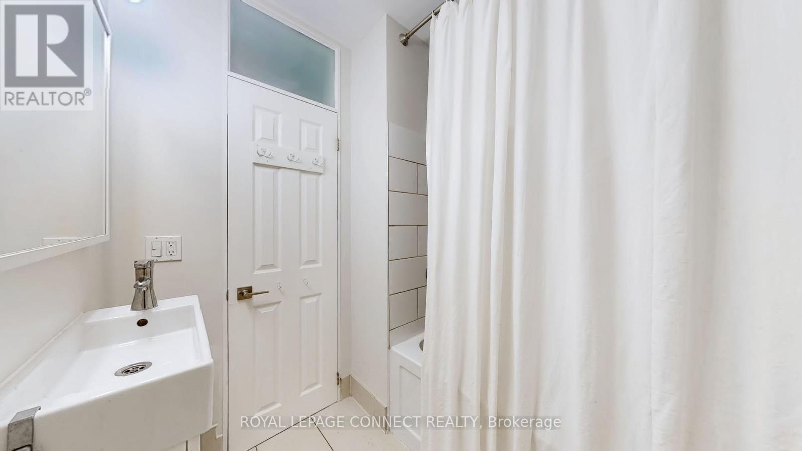 












242 GLEDHILL AVENUE

,
Toronto,




Ontario
M4C5L2

