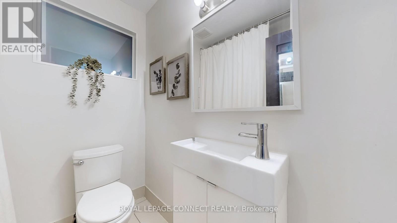 












242 GLEDHILL AVENUE

,
Toronto,




Ontario
M4C5L2

